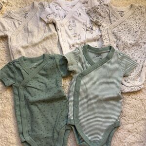 5-pack of new onesies